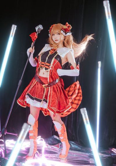 穿着清凉超市老板娘晒病历单