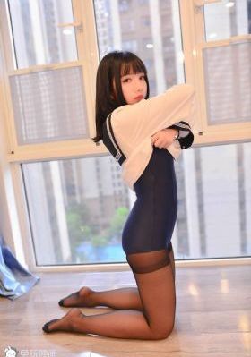 美女在隐匿处的日式按摩